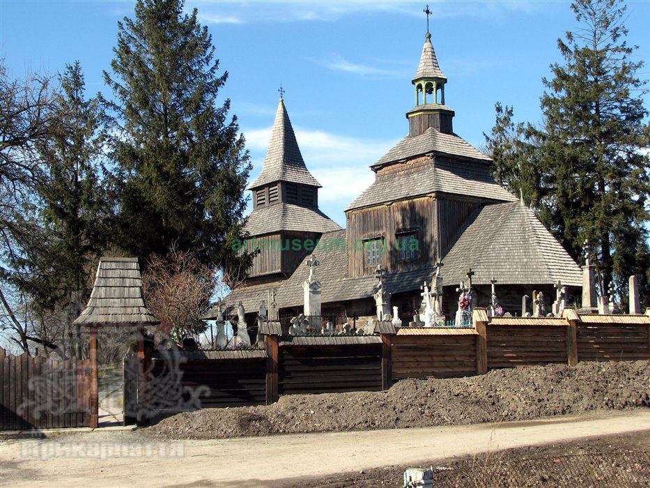 Церква Зішестя Св. Духа в Рогатині філія Музею мистецтв Прикарпаття artmuseum.org.ua